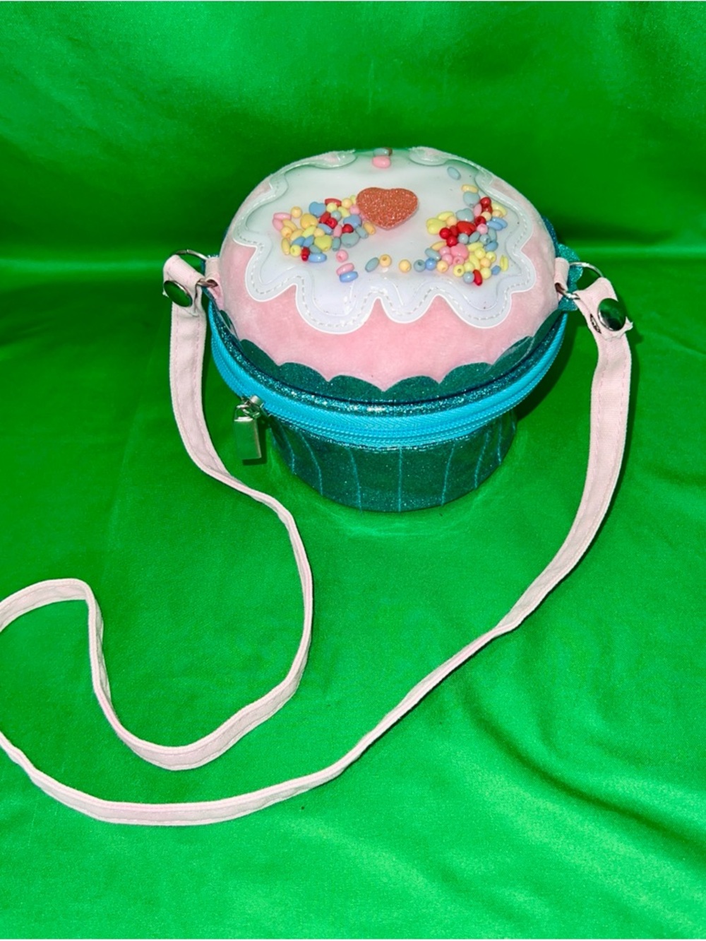 Glitter Cupcake Crossbody with Pink Strap! 🧁😋